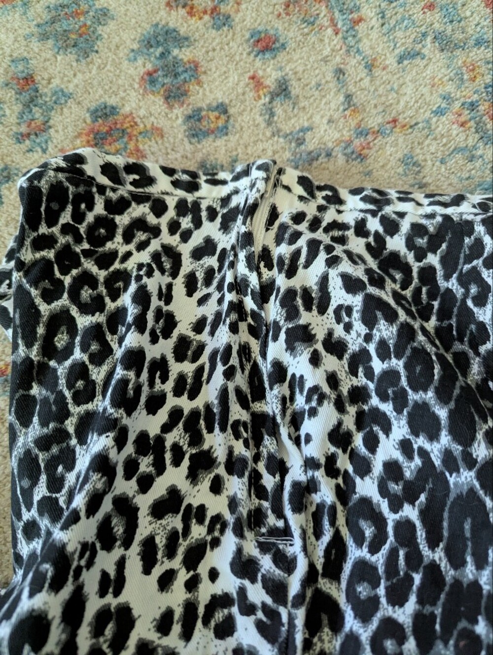 90s Y2K Women's 6? Leopard Print Capris Pants Shorts Black & White - Picture 2 of 9